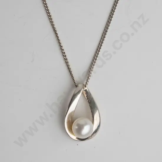 pearl and sterling silver pendant and chain