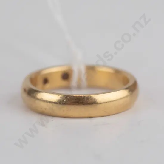 18ct w white stone band ring 5.3gms size L