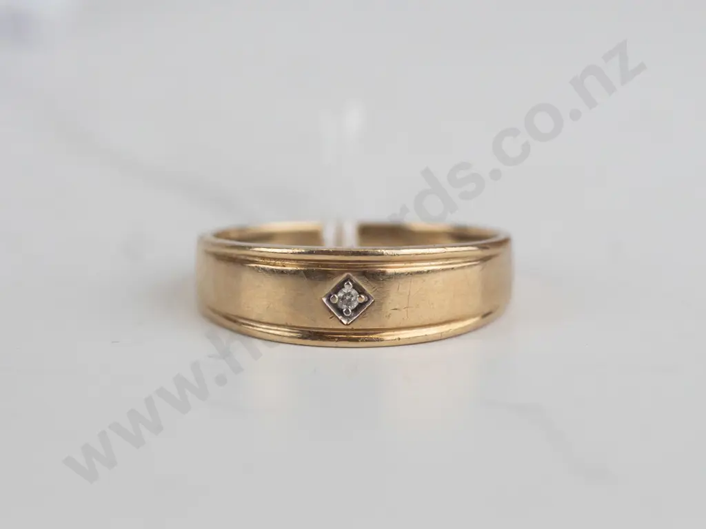 9ct ring with 1 white stone size W (3.2gm) Image 1++