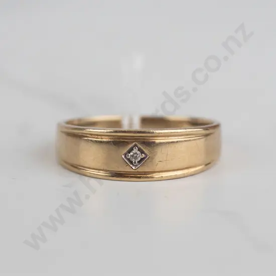 9ct ring with 1 white stone size W (3.2gm)