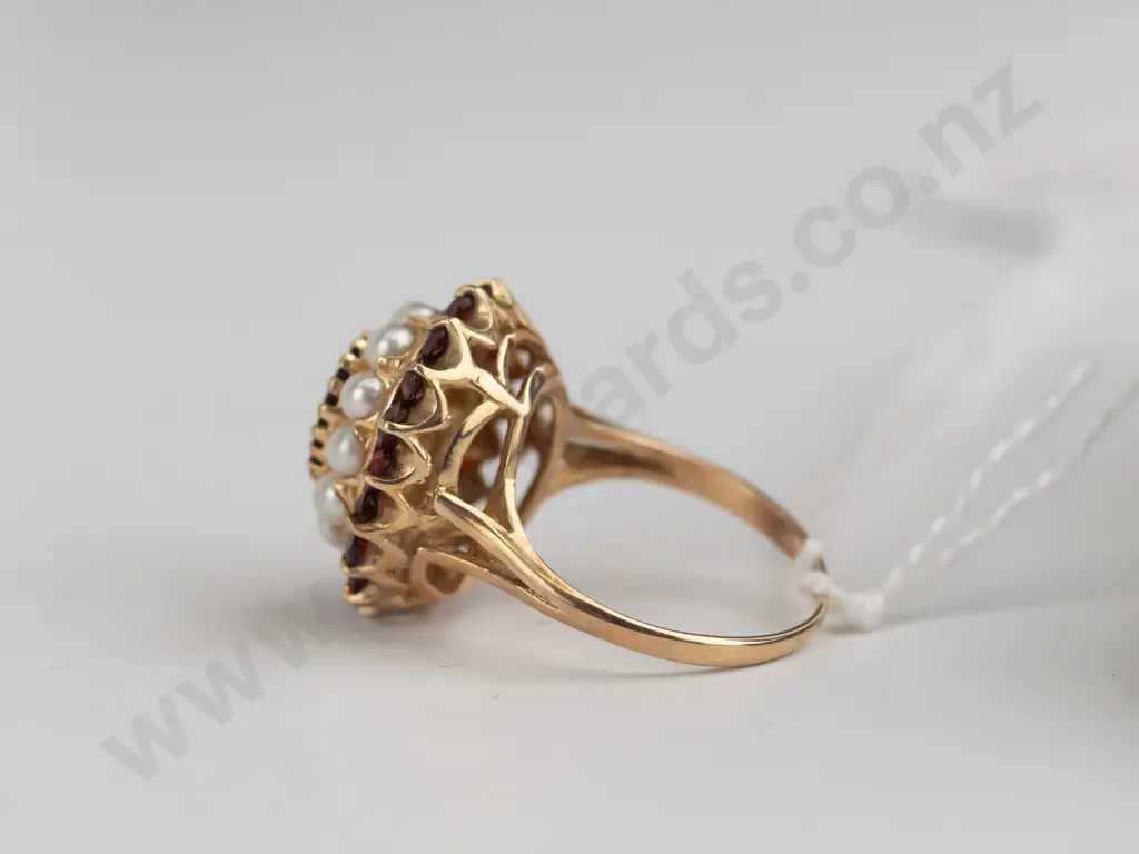 9ct garnet & cultured pearl cluster pendant 4.2gms & ring 5.1gms set - ring size L Image 1++