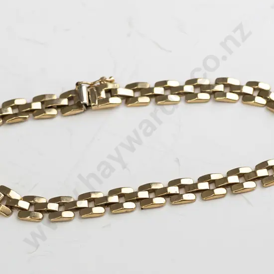 gold bracelet stamped 375 (7.5gm)