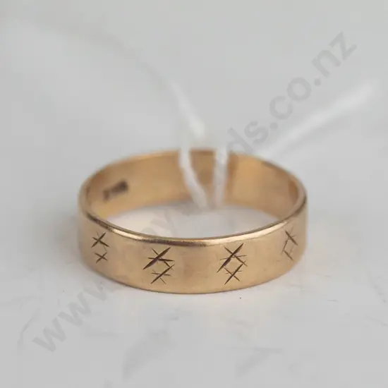 9ct engraved band ring 2.00gms size K.5