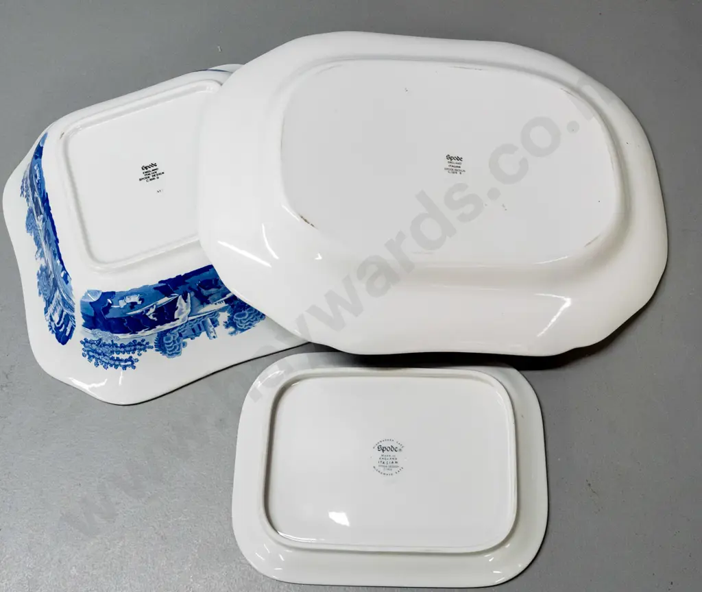 Spode Italian pattern scalloped edge bowl, small ashett L-310 W-240 and a lidded cheese / butter dish Image 1++