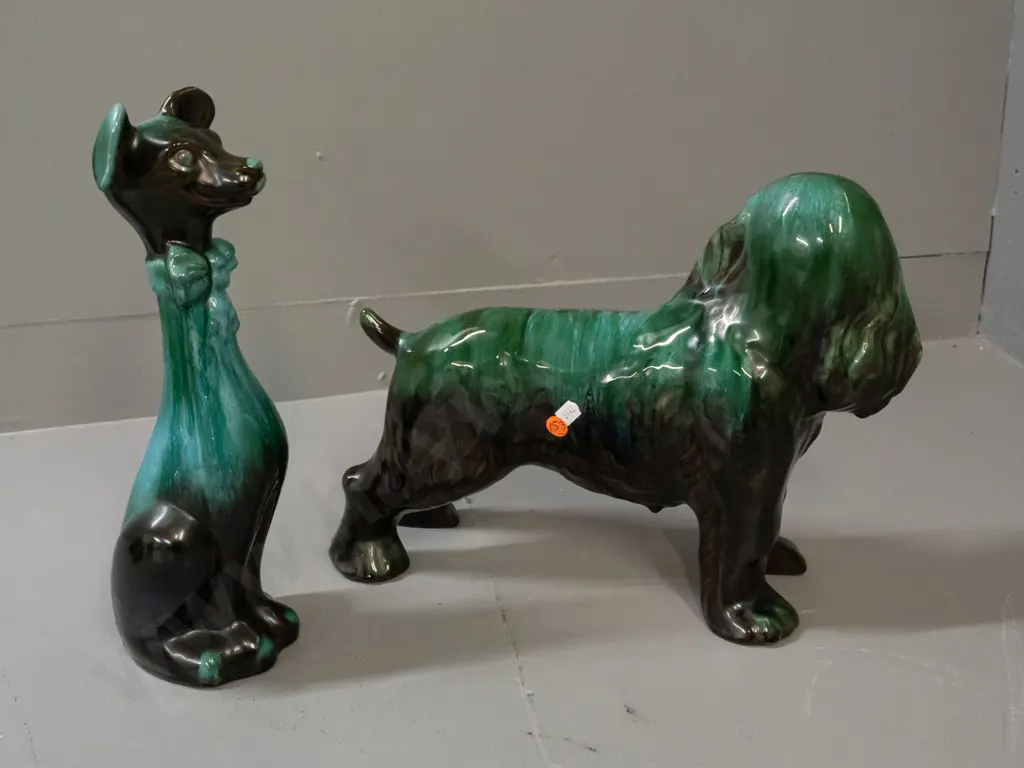 2 Blue Mountain pottery dog figures - spaniel and doggo with bow-tie H-340 Image 1++