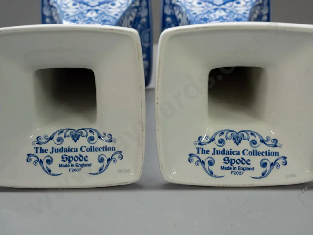 pair of Spode "Judaica" pattern candlesticks H-195 Image 1++