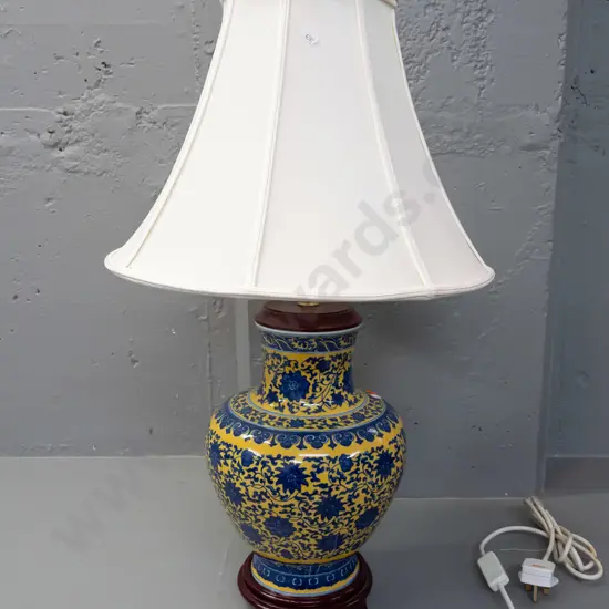 Chinese yellow & blue porcelain table lamp w/ brass height adjustable double-bulb fitting and a panelled shade with