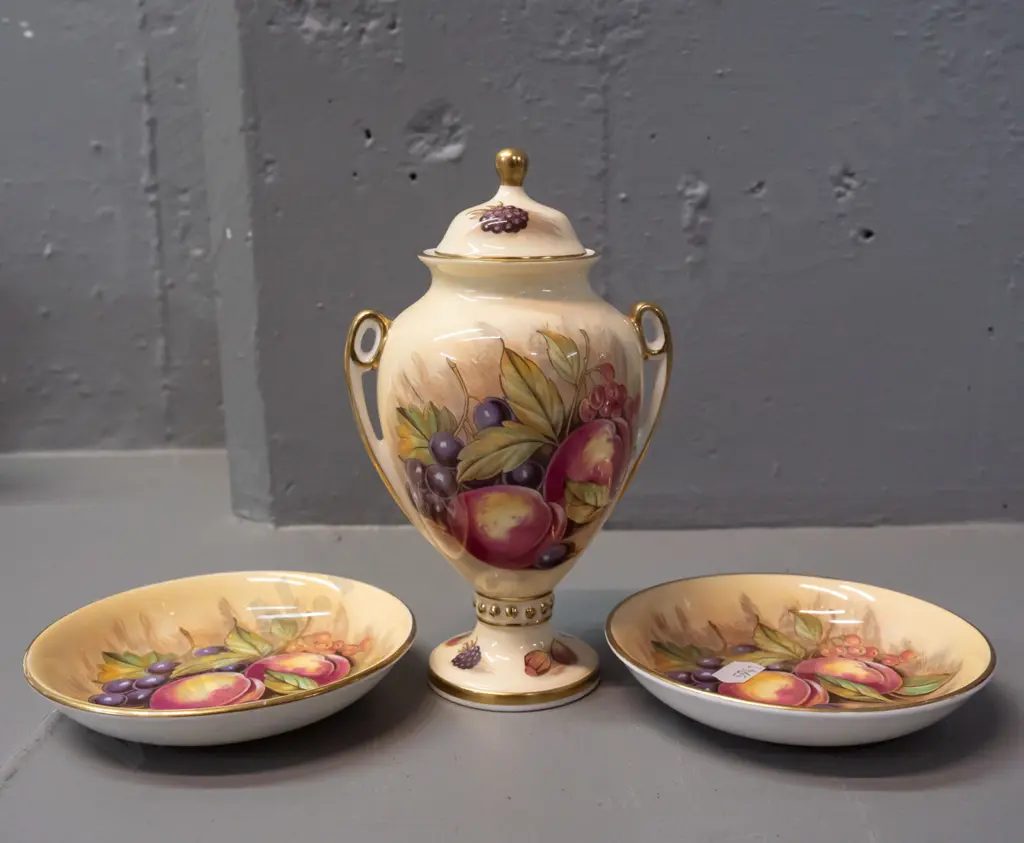 3 pieces of Aynsley Orchard Gold - lidded urn H-170 and 2 pin dishes Image 1++