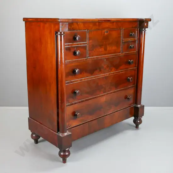 Victorian mahogany 7-drawer chest with figured mahogany drawer fronts, turned wooden knobs, columns to sides and bun