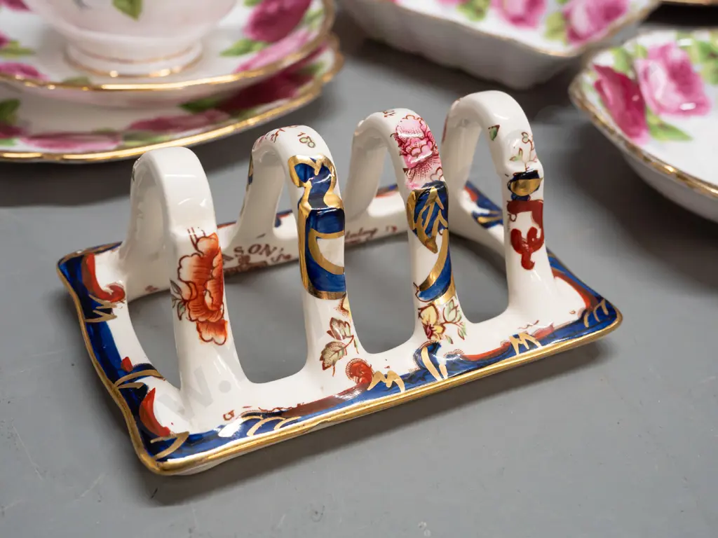 Masons Mandalay toast rack, 6x Royal Albert trios: 2x American Beauty, 3x Old Country Rose, 1x Canterbury. Image 1++