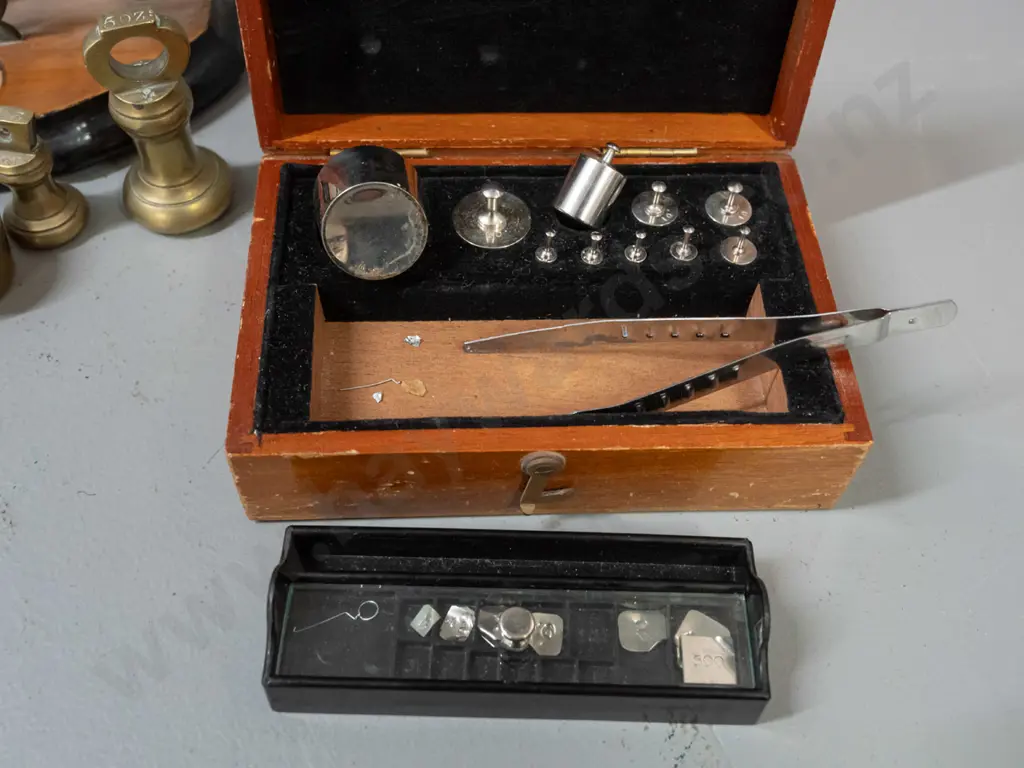 small postal style balance scales with assorted brass weights and a cased set of chrome weights - brass bucket weights Image 1++
