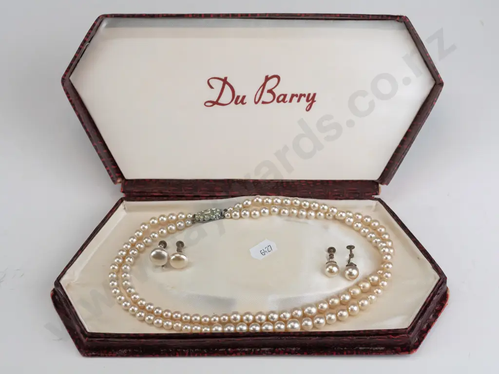 2 strand pearl necklace & 2 pairs of screw on earrings Image 1++