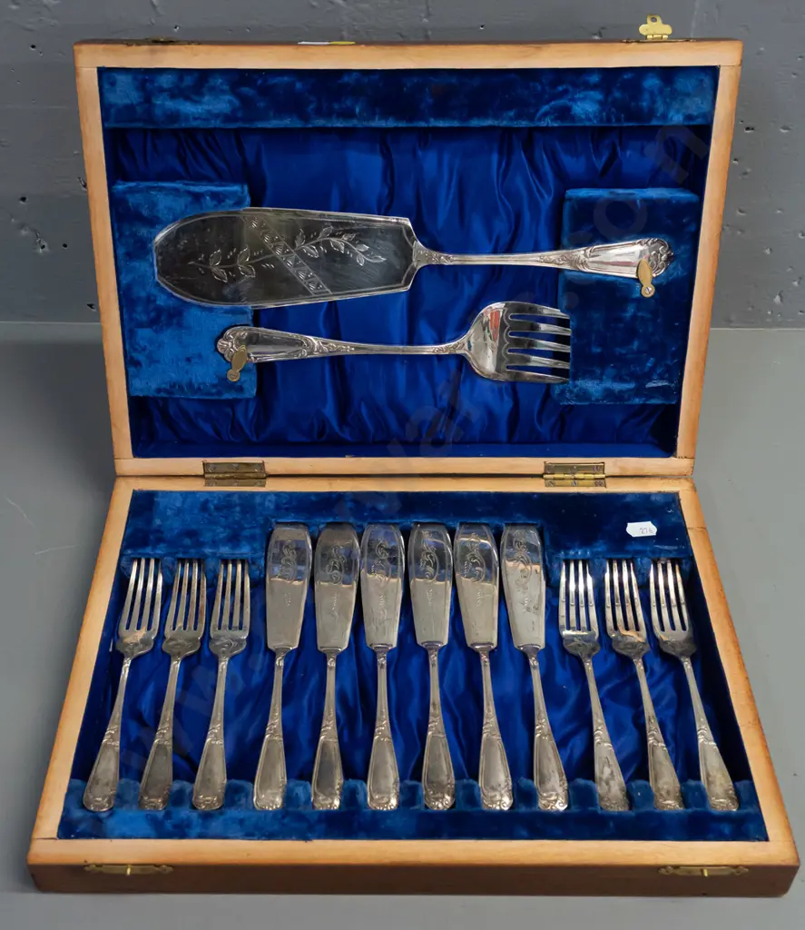 Wood-cased set of EPNS cutlery: six place fish set w/ serving knife & fork. Image 1++