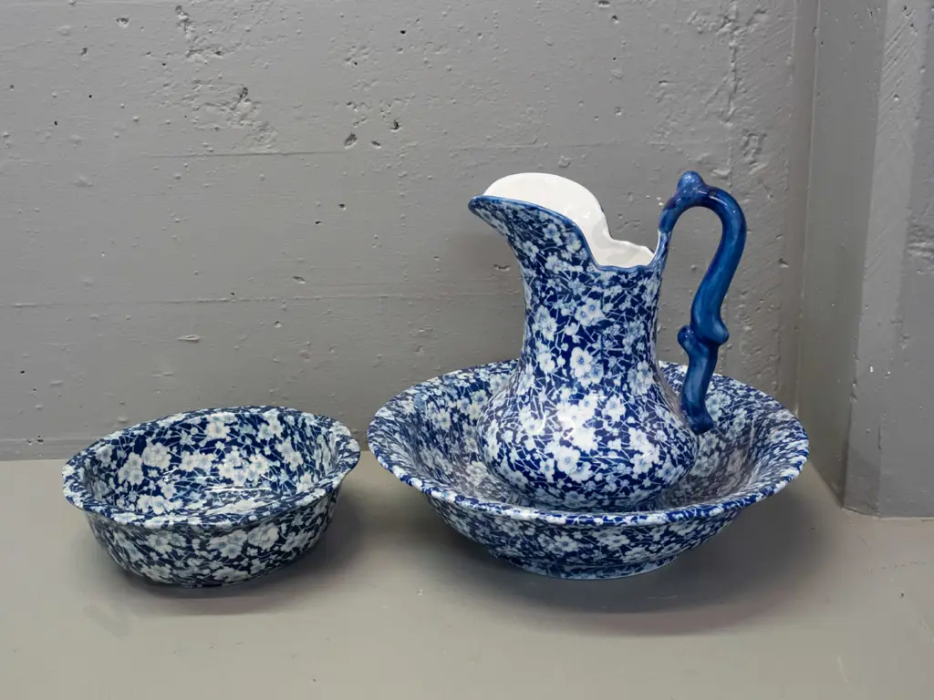 Chinese blue & white AOF prunus / calico style wash jug & basin and a smaller bowl - jug H-280 Bowl D-360 Image 1++