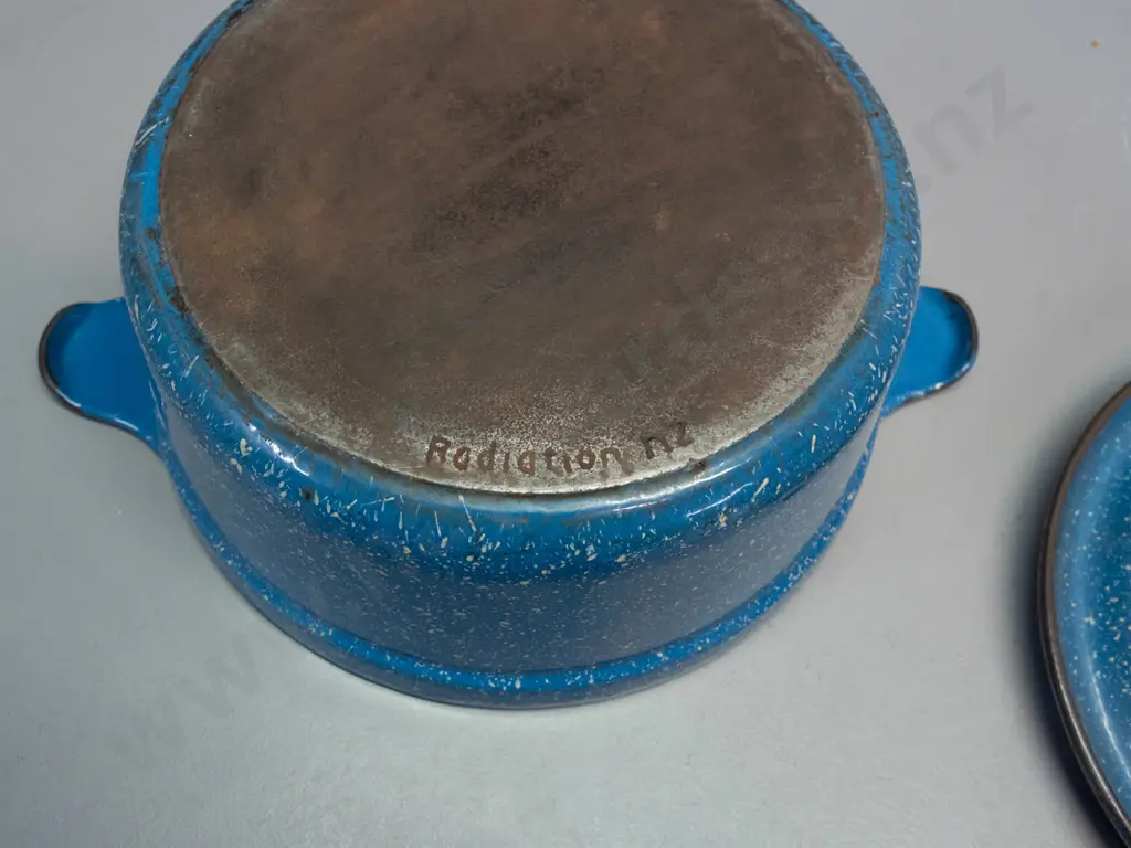 blue speckled enamel heavy lidded casserole - marked "radiation nz" on base - some stains, wear and chips H-110 W-320 Image 1++