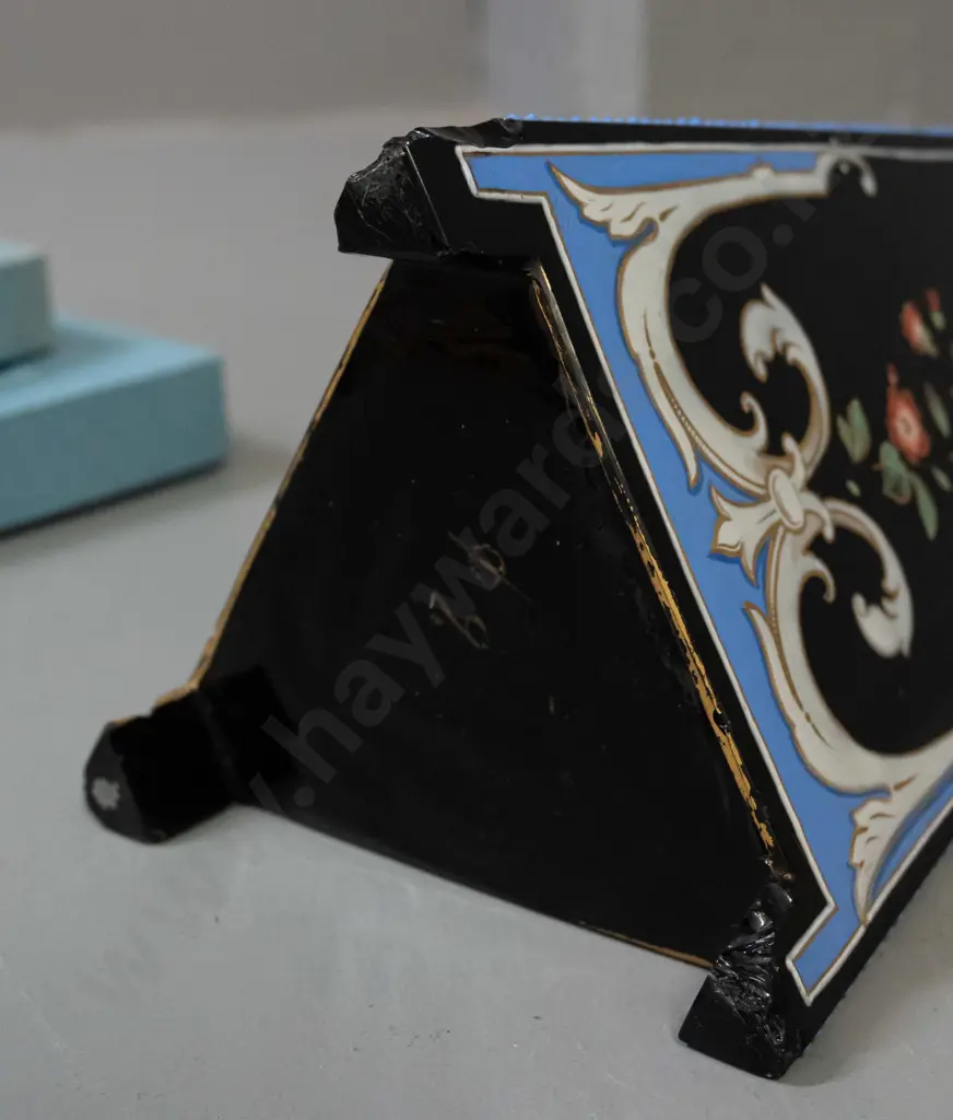 triangular tapered black glass vase with floral Image 1++