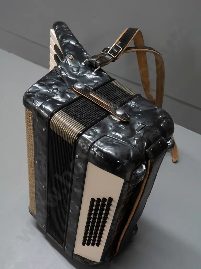 Scandalli piano accordion with case and booklets - some wear to case Image 1++