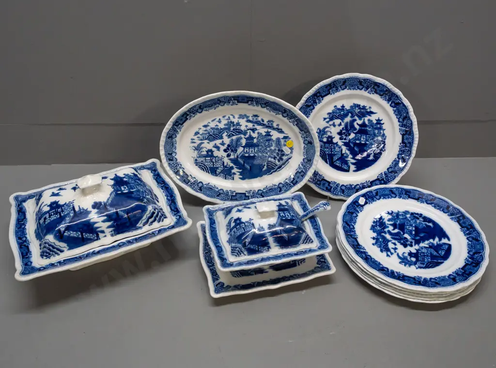 Bristol Alkalon "Mandarin Pattern" tableware: lidded vegetable, lidded sauce w/saucer, oval platter, 6x dinner plates Image 1++