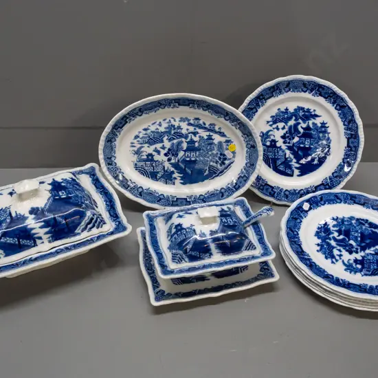 Bristol Alkalon "Mandarin Pattern" tableware: lidded vegetable, lidded sauce w/saucer, oval platter, 6x dinner plates