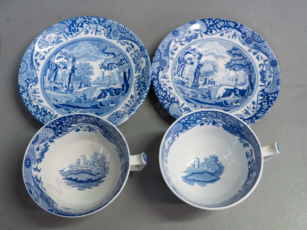 6 Spode Italian pattern cups & saucers - 2 slightly larger than others, with older oval mark Image 1++