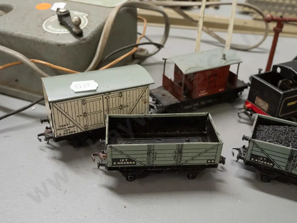 vintage Meccano / Hornby Dublo train set with transformer, locomotive and rolling stock, assorted track pieces, level Image 1++