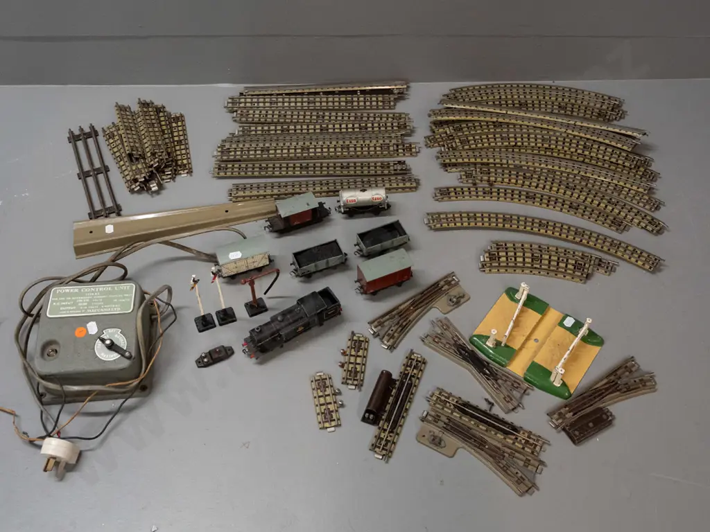 vintage Meccano / Hornby Dublo train set with transformer, locomotive and rolling stock, assorted track pieces, level Image 1++