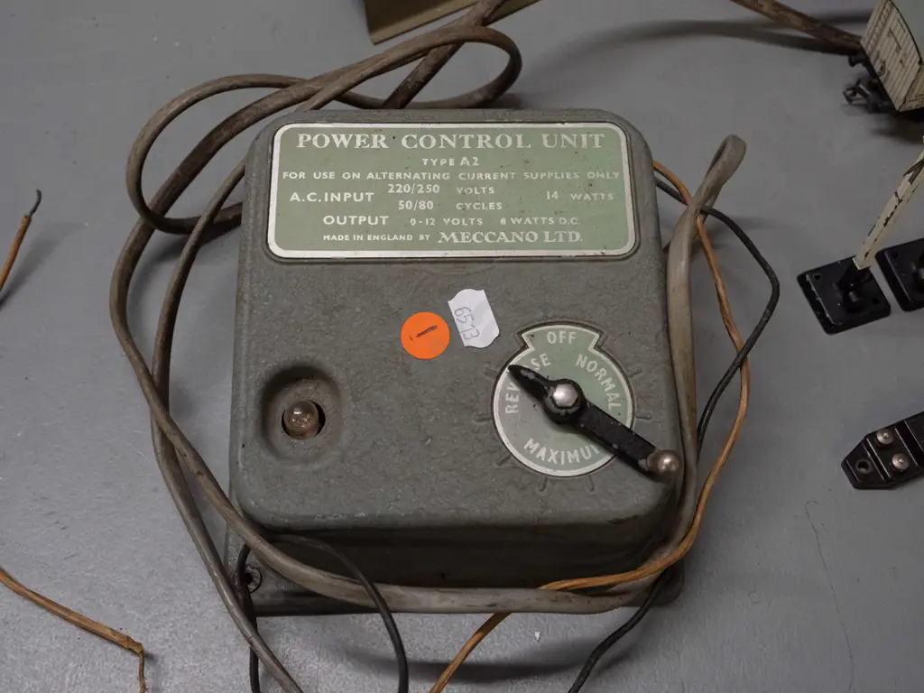 vintage Meccano / Hornby Dublo train set with transformer, locomotive and rolling stock, assorted track pieces, level Image 1++