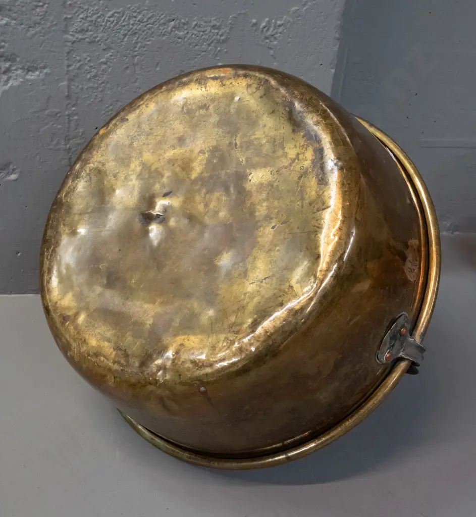 brass jam pan with fixed cast metal handle - has repaired split and dents to bottom H-350 D-390 Image 1++