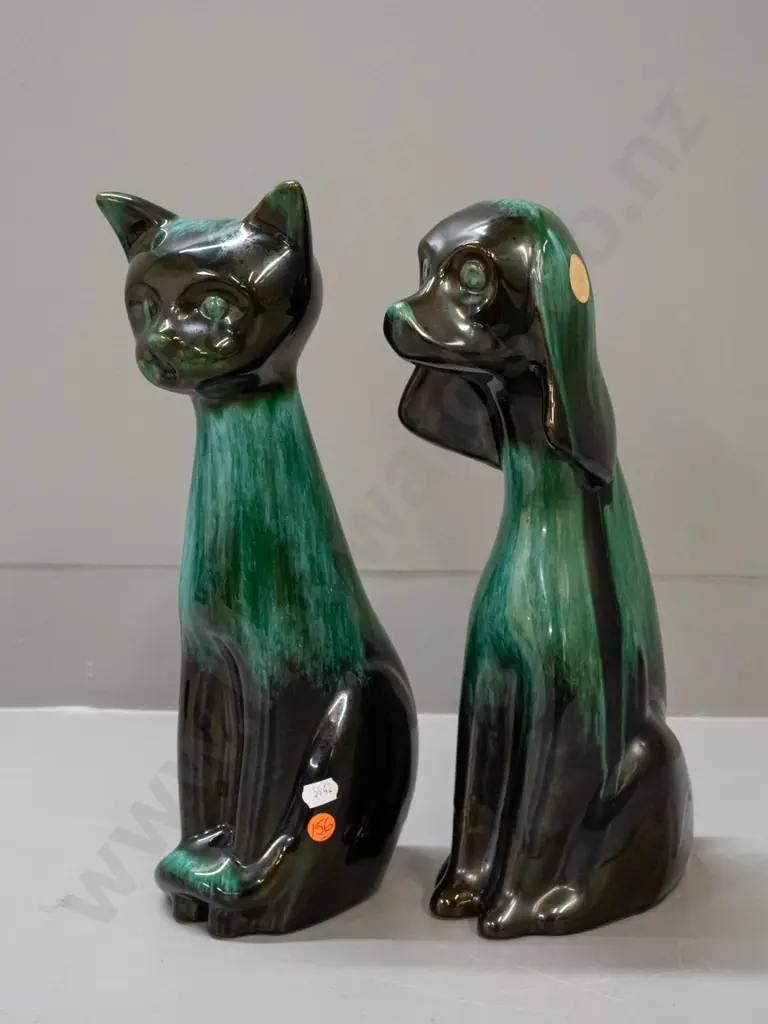 2 Blue Mountain pottery animal figures - seated cat H-360 and dog Image 1++