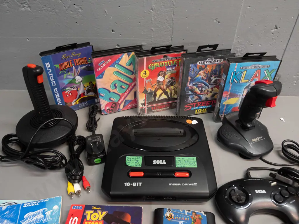 Sega Mega-Drive II 16 Bit video game console with 5 controllers, power supply, 14 game cartridges and a few booklets Image 1++