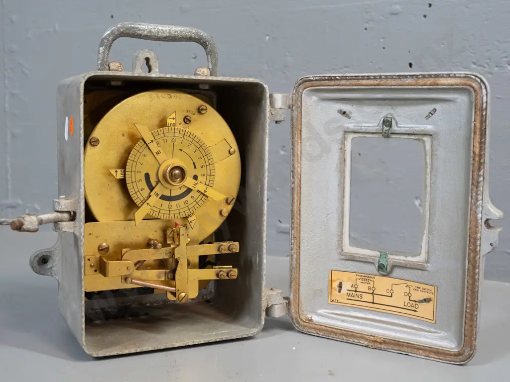 Venner time switch - brass mechanism in cast alloy housing - "Auckland, Wellington, Christchurch, Dunedin, Etc." Image 1++