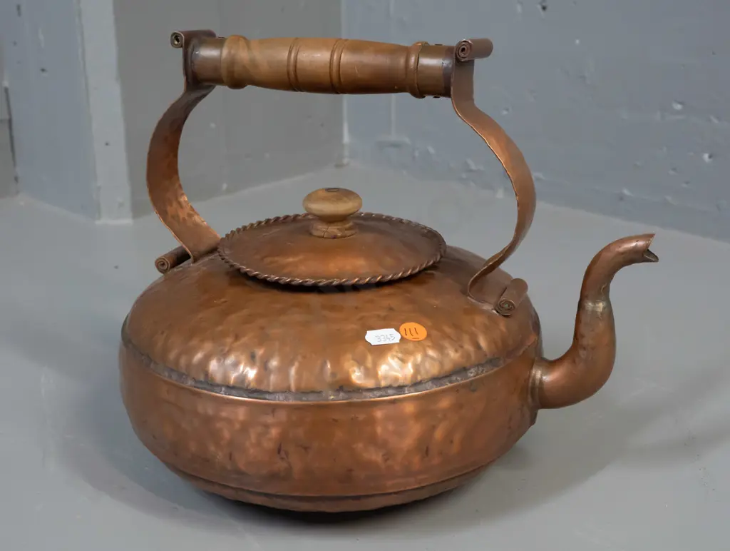 vintage hand-beaten copper kettle with turned wooden handle and knob, rope-twist edging on lid - some discolouration, Image 1++
