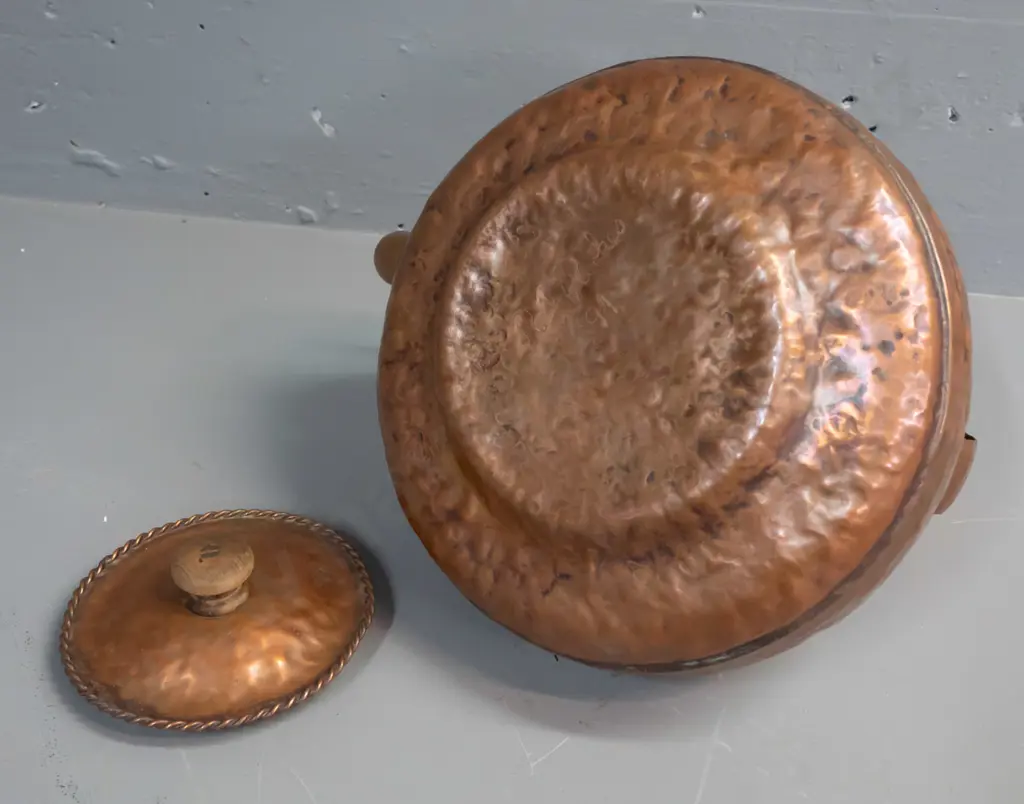 vintage hand-beaten copper kettle with turned wooden handle and knob, rope-twist edging on lid - some discolouration, Image 1++