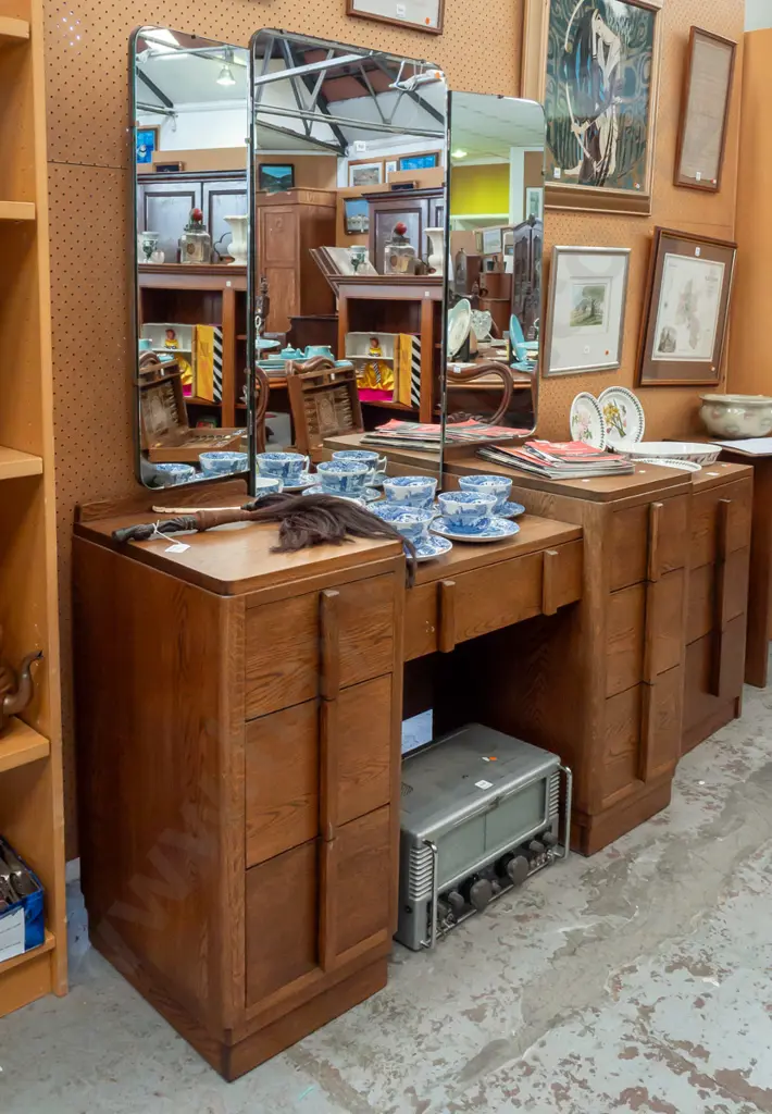 deco oak kneehole dressing table - 7 drawers, 3-piece mirror w/ adjustable side wings, vertical wooden handles - some Image 1++