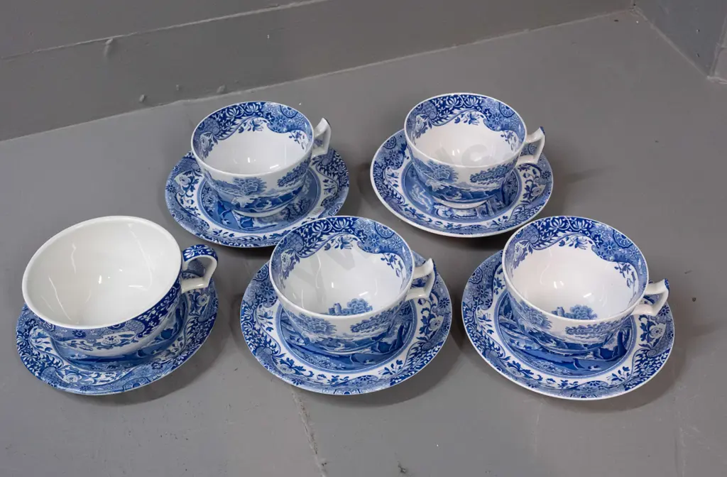 5 Spode Italian pattern cups & saucers - 1 larger than others Image 1++