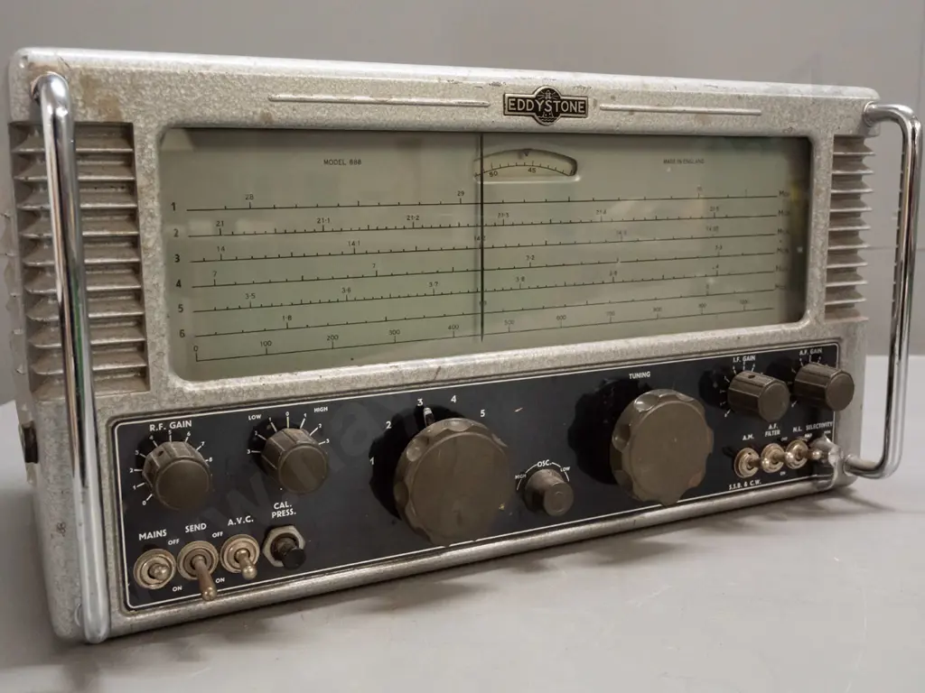 1950s vintage Eddystone heavy duty English radio receiver Model 888 - some corrosion and paint loss to case, untested. Image 1++