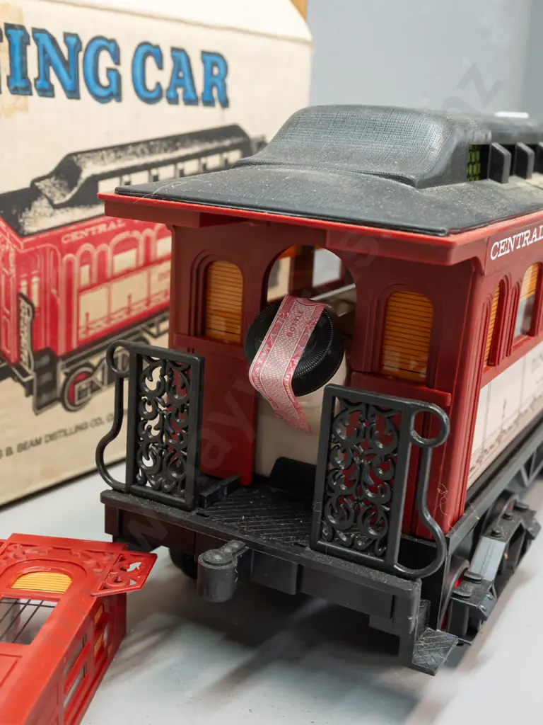 5-piece Jim Beam railway decanter set: Locomotive and 4 cars with New Jersey Central Railroad markings, all sealed with Image 1++