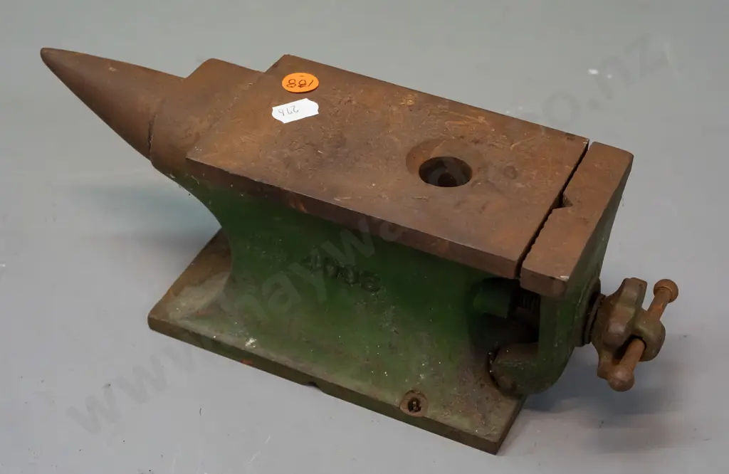small Harper 4006 anvil / vise - some age wear and corrosion H-100 L-260 Image 1++