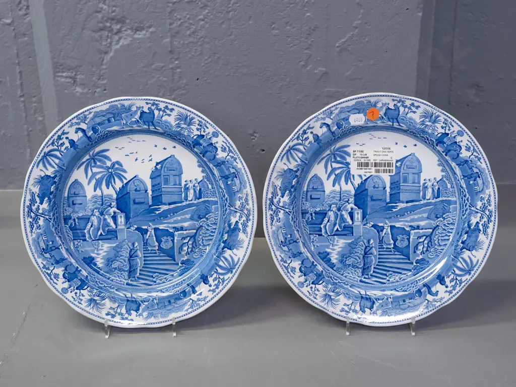 pair of Spode Blue Room Collection "Caramanian" pattern cabinet plates D-270 Image 1++