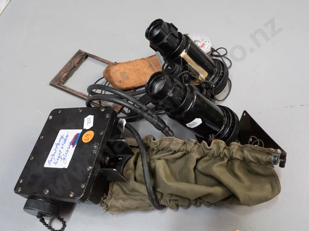 1970s? British Army night vision binoculars with battery casing and storage pouch - binoculars L-140 W-120 Image 1++