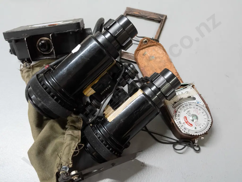 1970s? British Army night vision binoculars with battery casing and storage pouch - binoculars L-140 W-120 Image 1++
