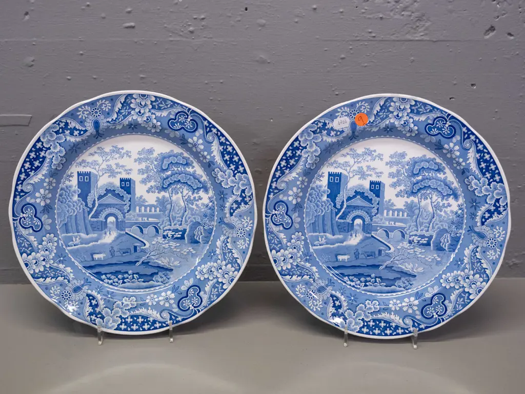 pair of Spode Blue Room Collection "Castle" pattern cabinet plates D-270 Image 1++
