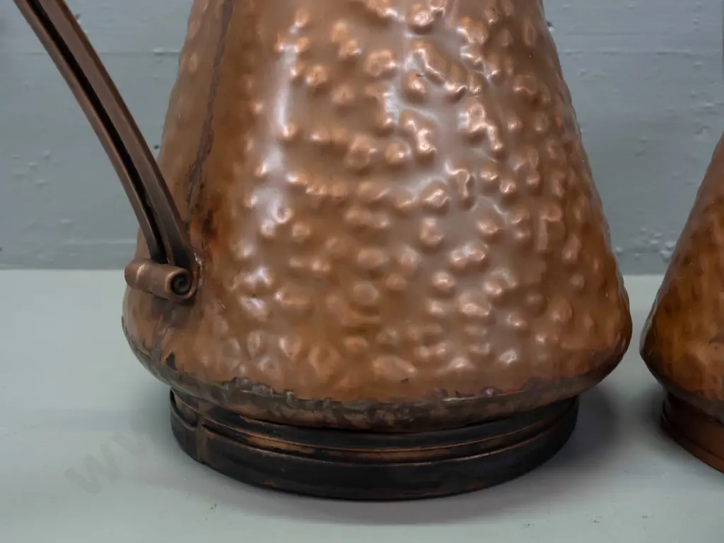 2 vintage beaten copper jugs with scroll-end handles, no maker's mark, some discolouration inside, larger is H-335 L-300 Image 1++