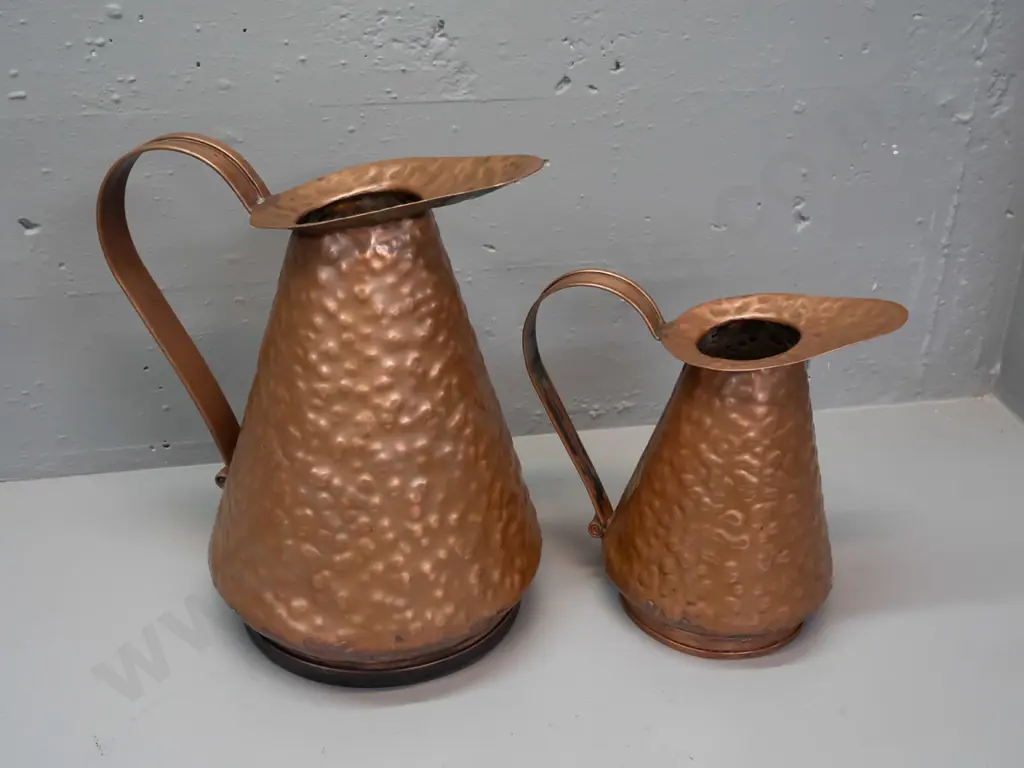2 vintage beaten copper jugs with scroll-end handles, no maker's mark, some discolouration inside, larger is H-335 L-300 Image 1++