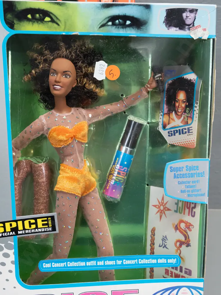 Spice Girls Concert Collection figures in original boxes with accessories - Galoob Toys - 1998 Victoria and Mel B. Image 1++