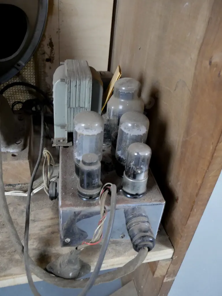 deco large console radio - Masterpiece / McMurdo Silver, Chicago, Jansen speaker, label on cabinet: Built Image 1++