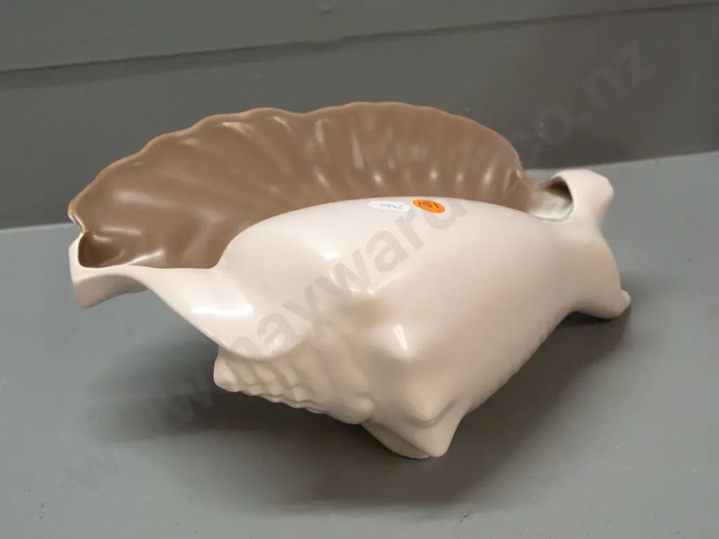 Poole twintone sepia and mushroom 3-footed shell vase number C54 - H-120 L-290 Image 1++