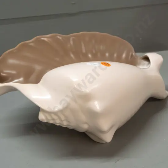 Poole twintone sepia and mushroom 3-footed shell vase number C54 - H-120 L-290