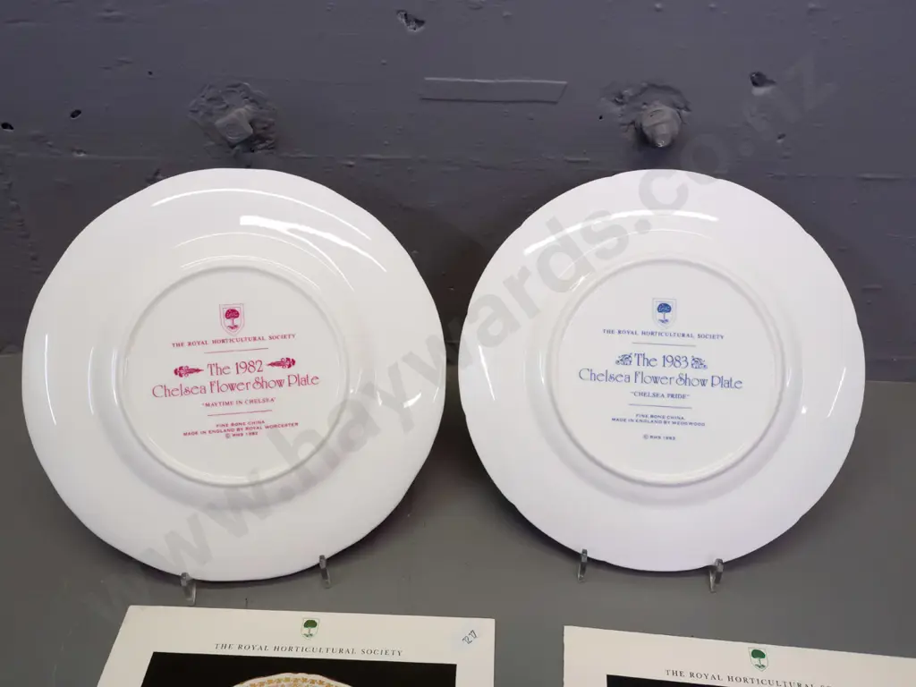4 boxed Royal Horticultural Society flower plates - Wedgwood, Worcester and 2 Royal Doulton - each D-230, includes Image 1++