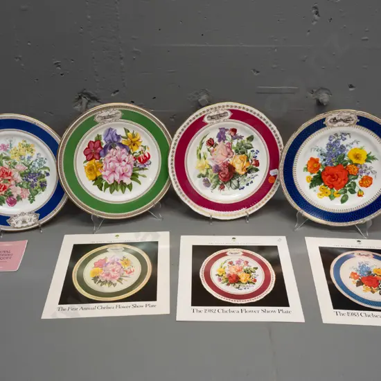 4 boxed Royal Horticultural Society flower plates - Wedgwood, Worcester and 2 Royal Doulton - each D-230, includes